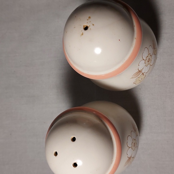 Vintage Set of Two Salt & Pepper Shakers - Picture 7 of 9